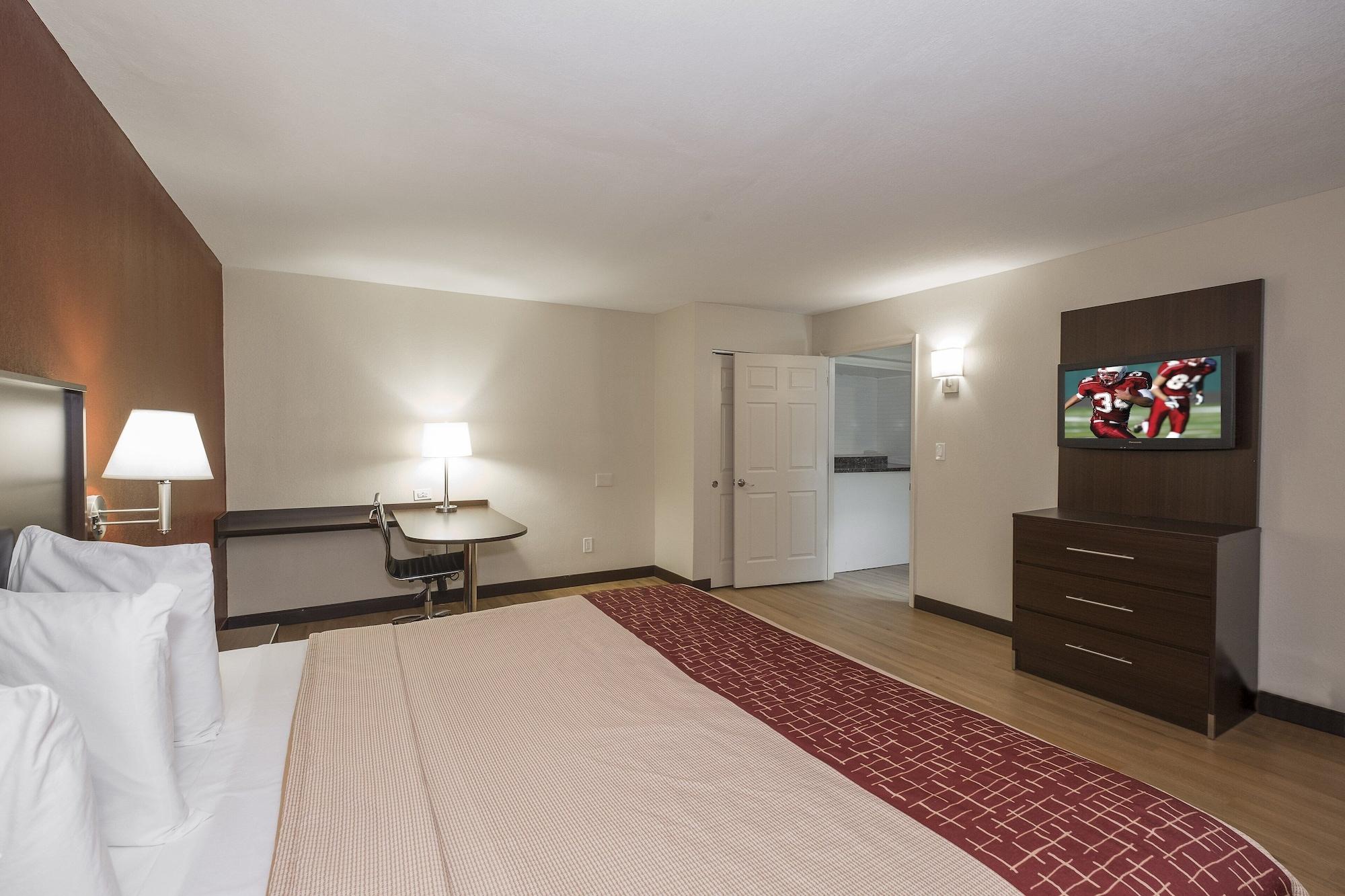 Red Roof Inn Plus+ Поукипси Экстерьер фото