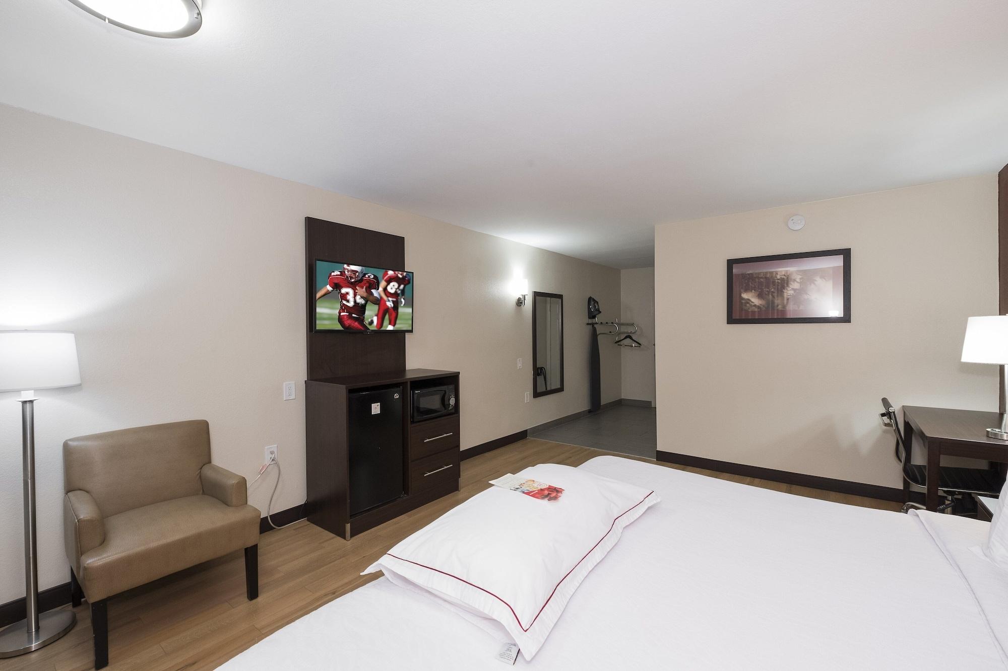 Red Roof Inn Plus+ Поукипси Экстерьер фото