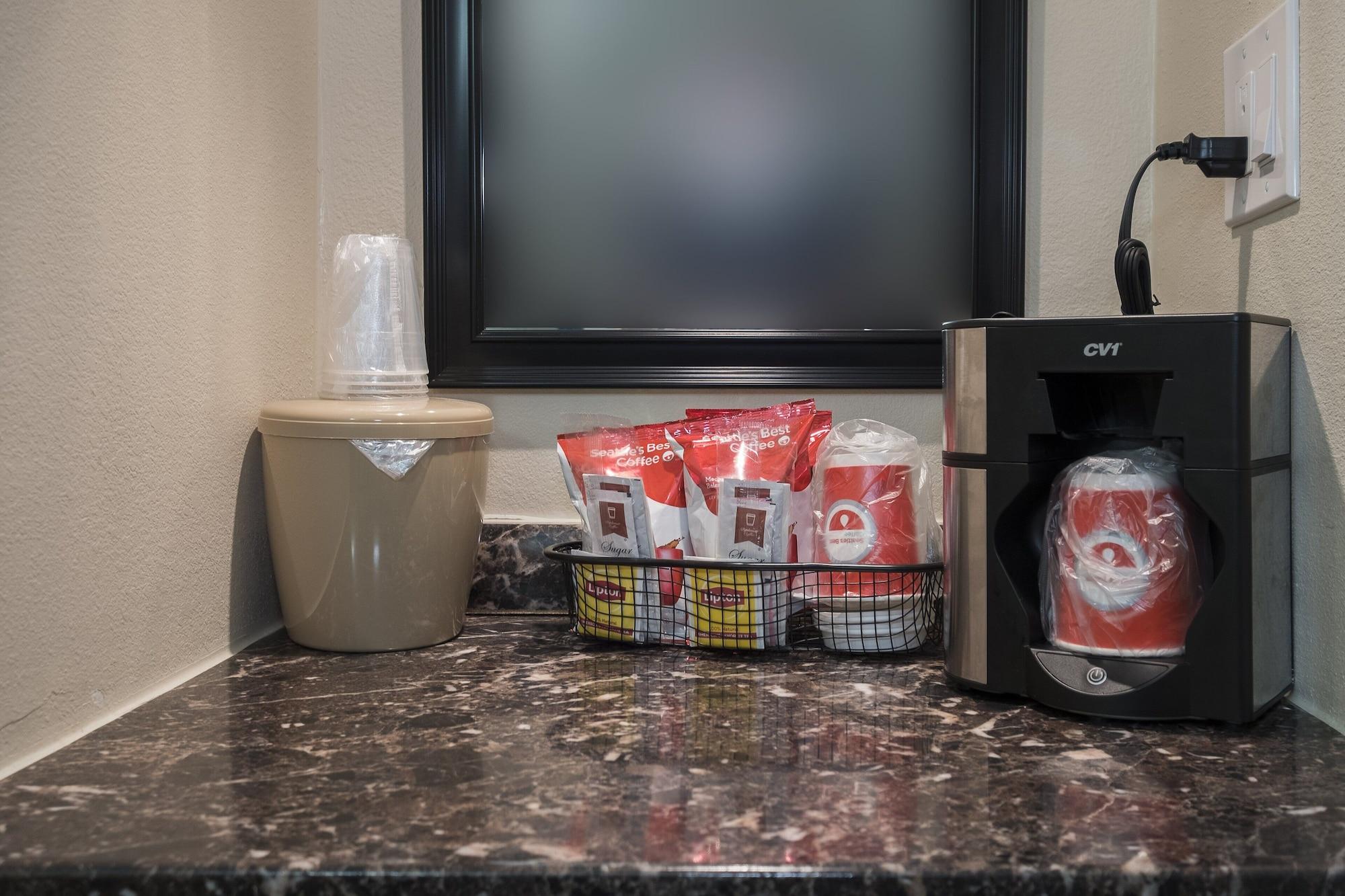 Red Roof Inn Plus+ Поукипси Экстерьер фото