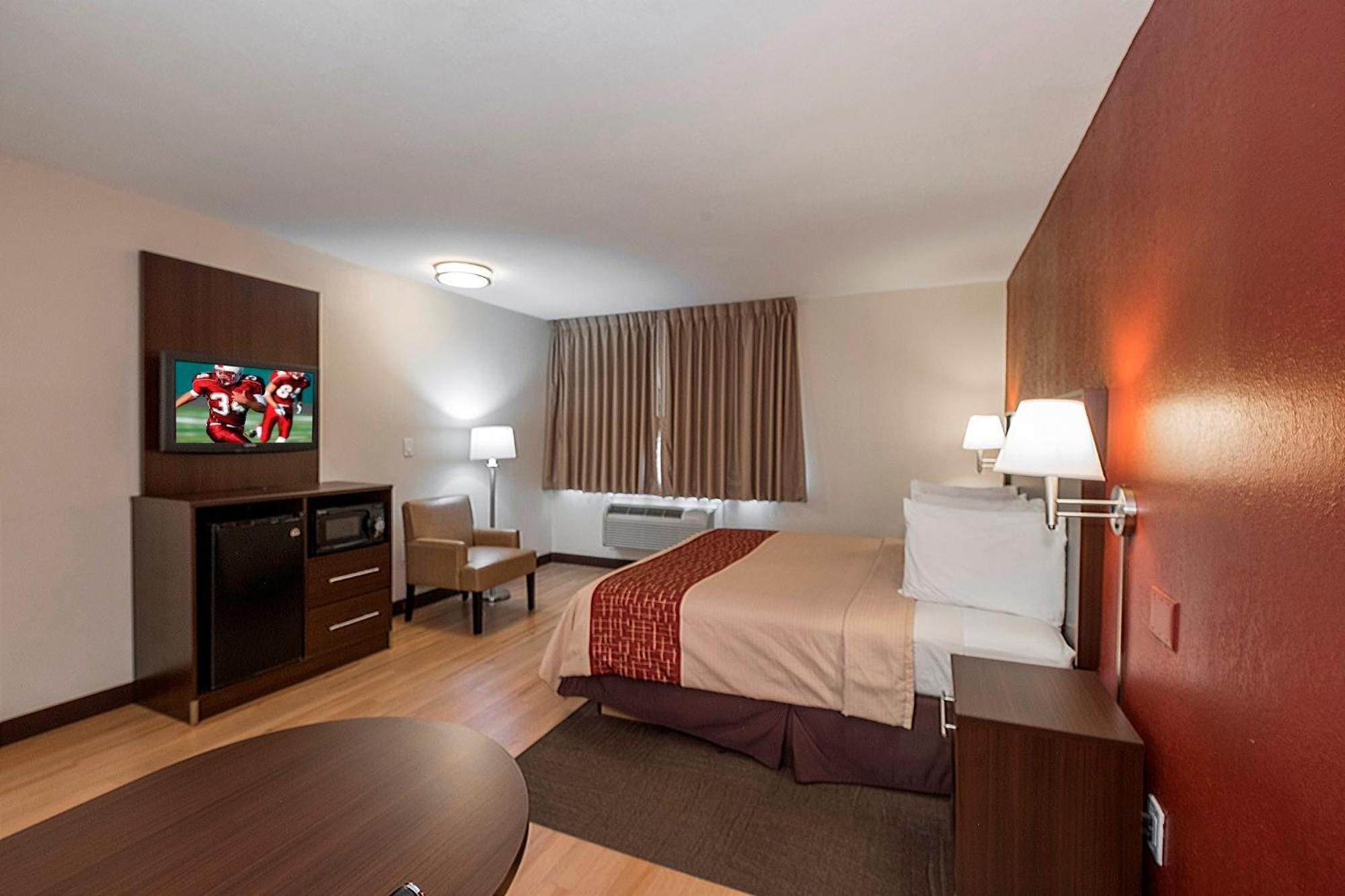Red Roof Inn Plus+ Поукипси Экстерьер фото