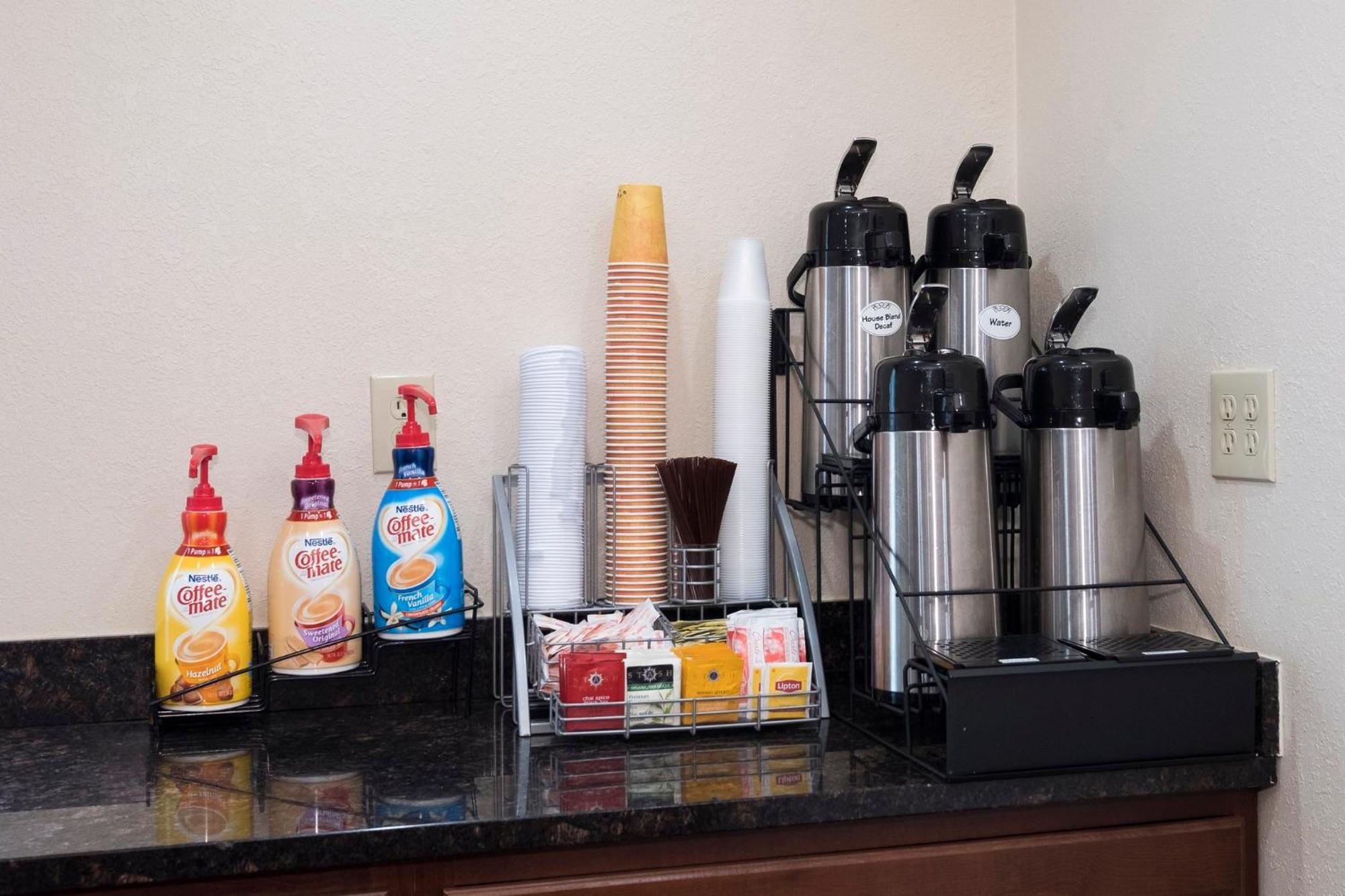 Red Roof Inn Plus+ Поукипси Экстерьер фото